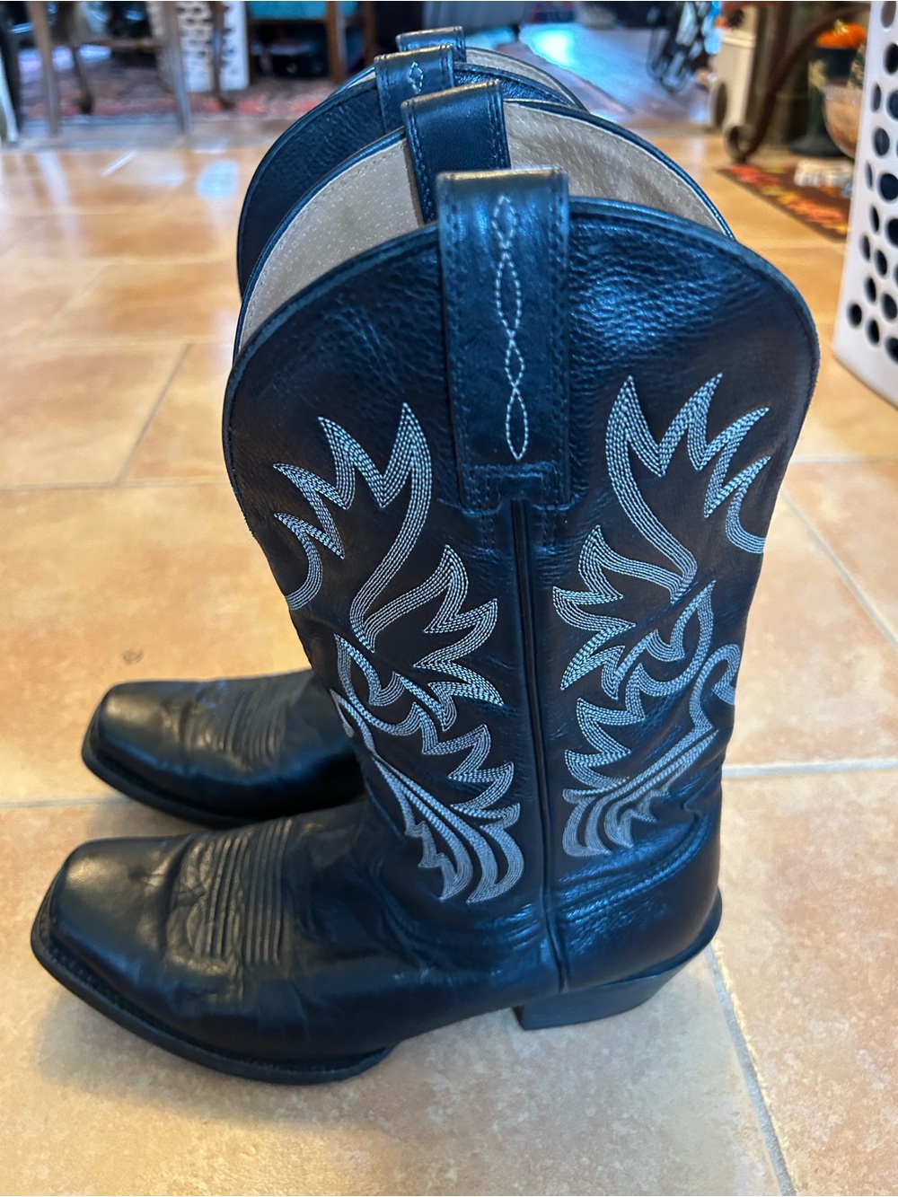 Ariat men 10.5 flame embroidered cowboy boots - Picture 5 of 8